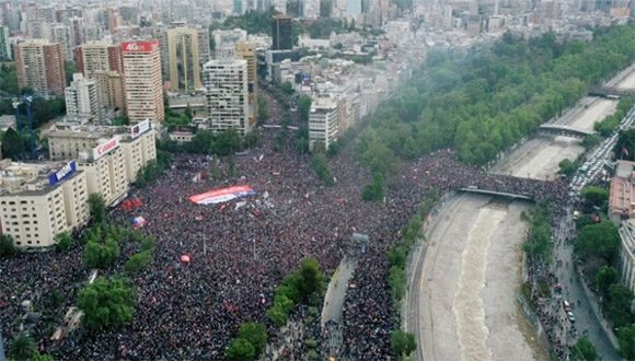 Manifestacion-un-millon-StgoChile-25oct2019-580x330