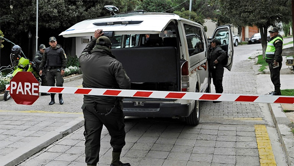 Asedio-policial-embajada-Mexico-en-Bolivia