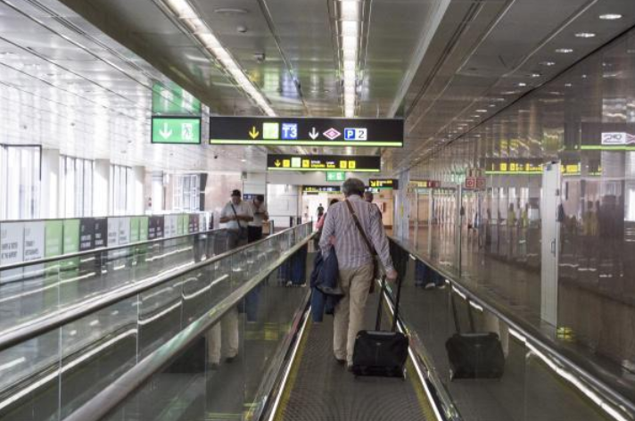 Las visitas de turistas internacionales bajaron un 97,7% en junio y su gasto un 98,6%