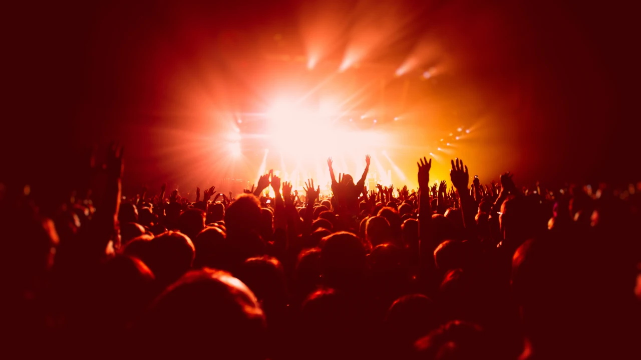 sala-conciertos-llena-gente_69