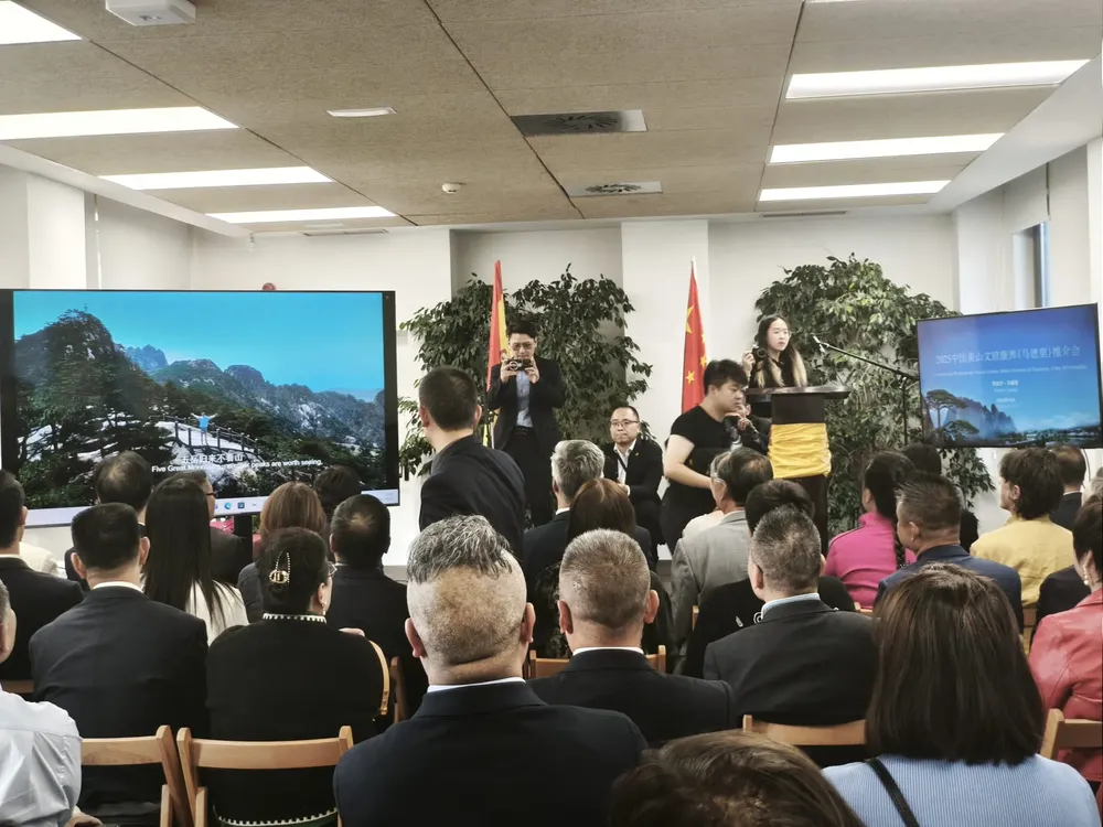 Imagen de WhatsApp 2025-10-24 a las 00.04.13_2c715c3b