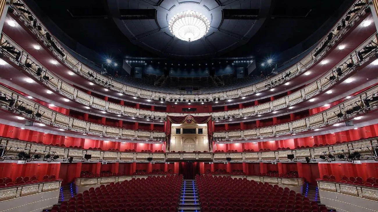 Interior-Teatro-Real-Madrid_2425867443_30631828_1300x731