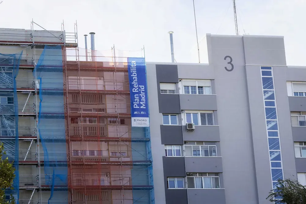 231111MJB4630-scaled