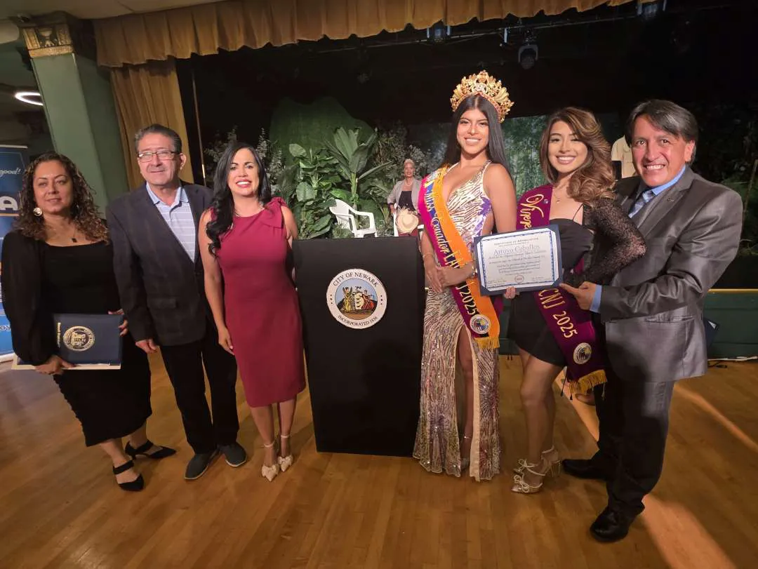 NDP_Arroyo_1_Con_el_reconocimiento_DiegoMunoz_JaquelineMercado_y_Gotasi_entre_otros