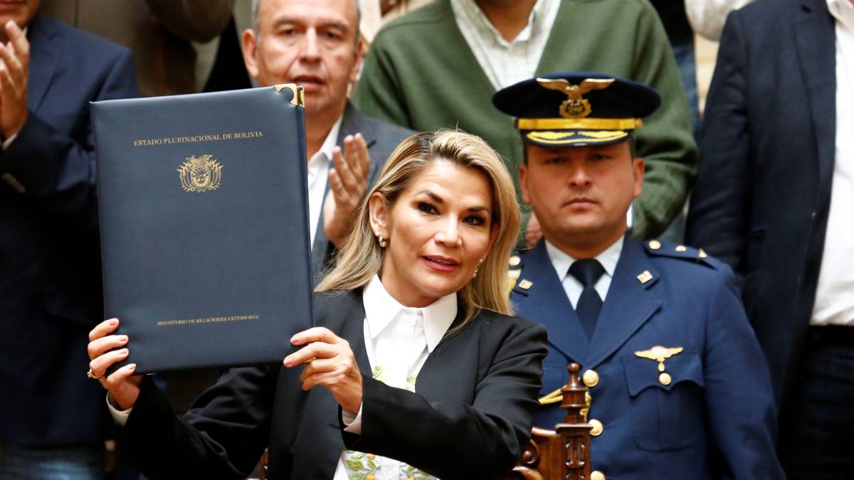Presidenta autoproclamada de Bolivia, por Reuters
