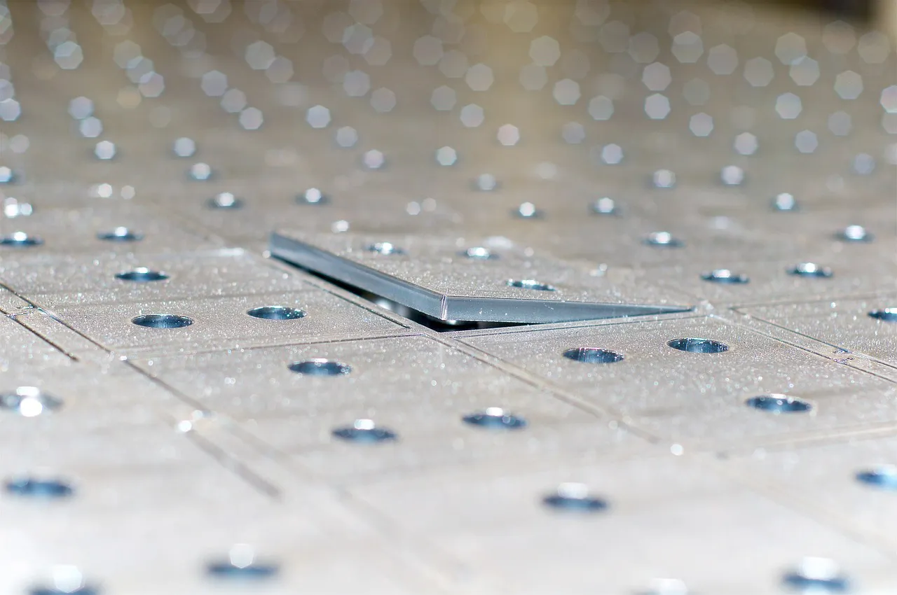 689809 - Metal-Láser