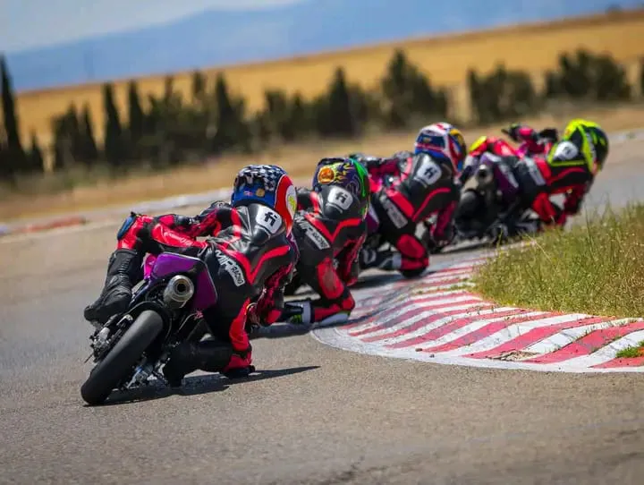 f40fed35-996a-48e2-a3b8-050c332fd73a