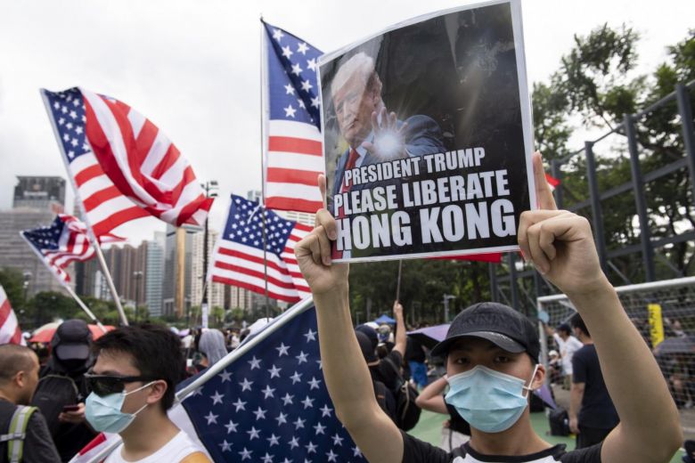 Trump entre China y Hong Kong, por Urgente 24