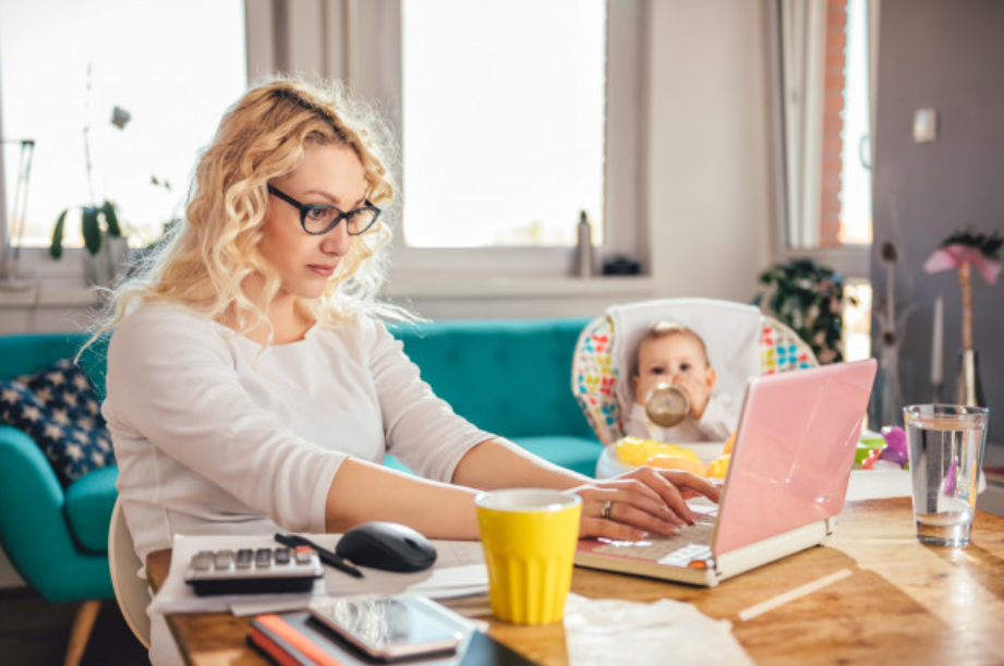 Club de las Malas Madres defiende teletrabajo